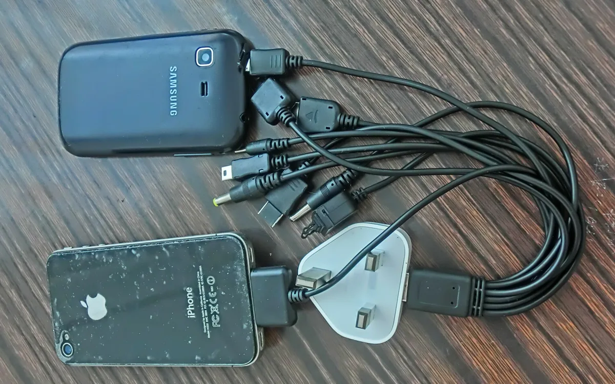 HK mobile Iphone power charging USB cable connectors Sept-2013 One to Many n Samsung
